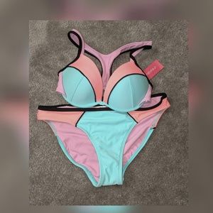 {NWT} Xhilaration Bikini